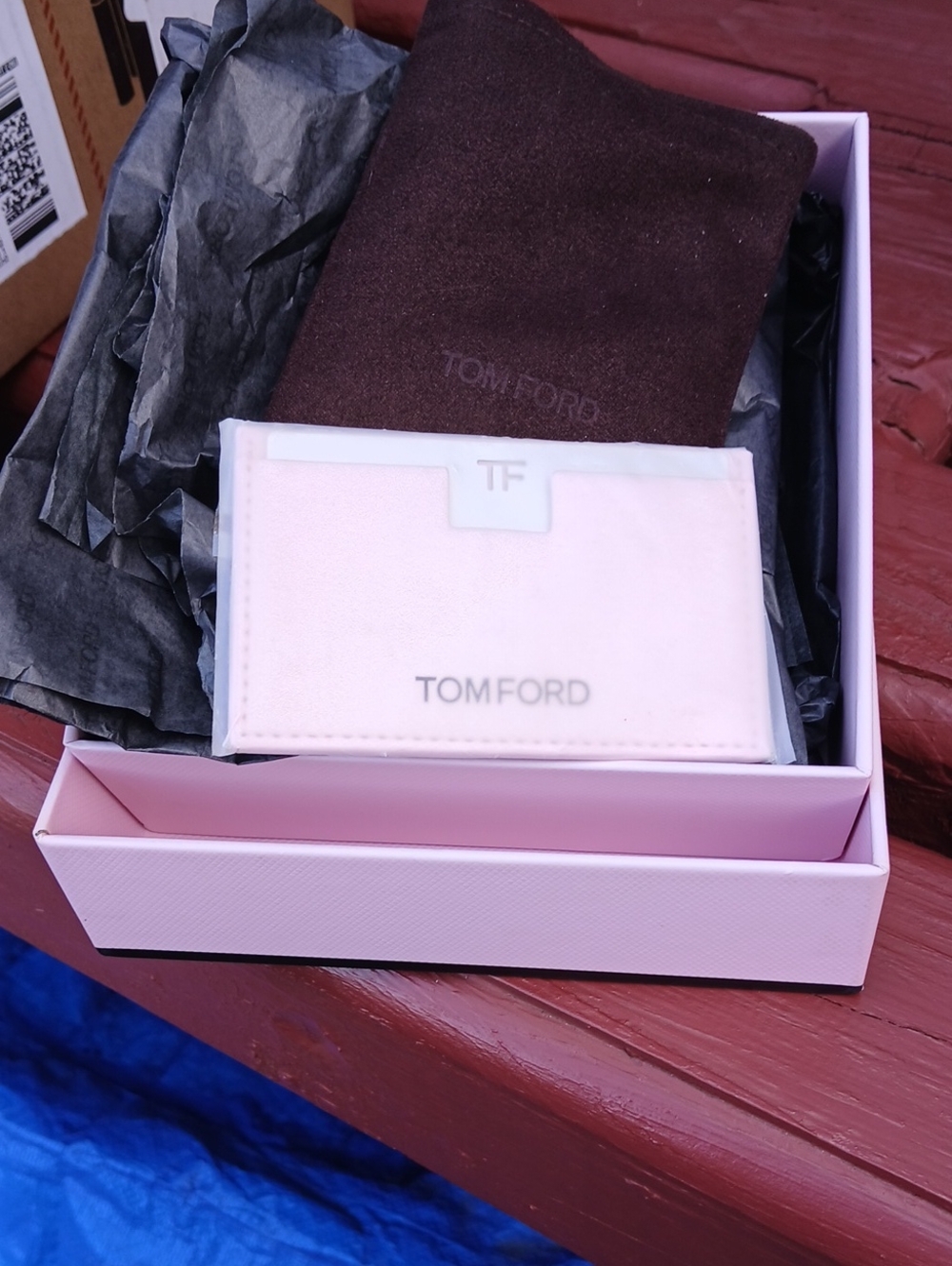 Tom Ford card holder includes  pocket mirror insert. PINK LEATHER ,DUSTY & BOX